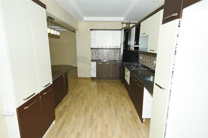 Wohnung mit 4+1 Grundriss im Wohnbezirk Siteler - Antalya 