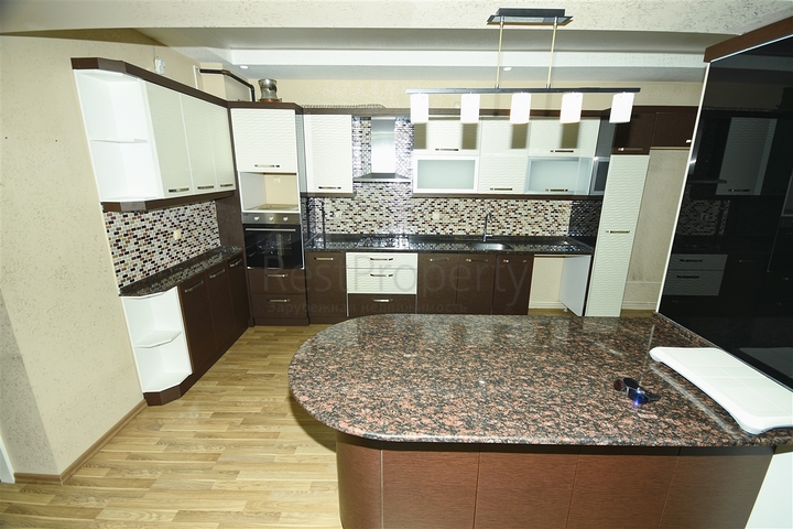 Wohnung mit 4+1 Grundriss im Wohnbezirk Siteler - Antalya 