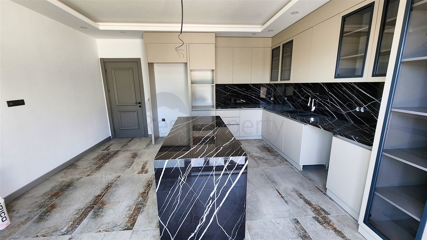 4+1-Villa in der Region Doshemealty - Antalya 