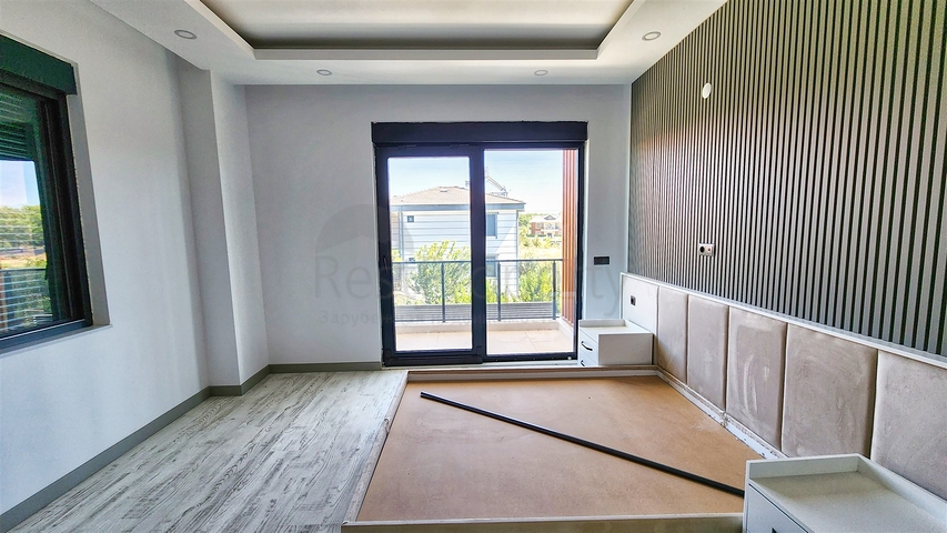 4+1-Villa in der Region Doshemealty - Antalya 