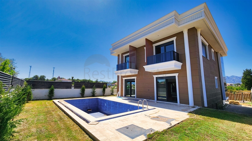4+1-Villa in der Region Doshemealty - Antalya 