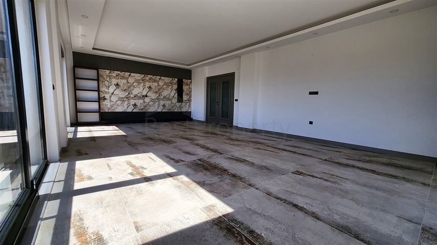 4+1-Villa in der Region Doshemealty - Antalya 