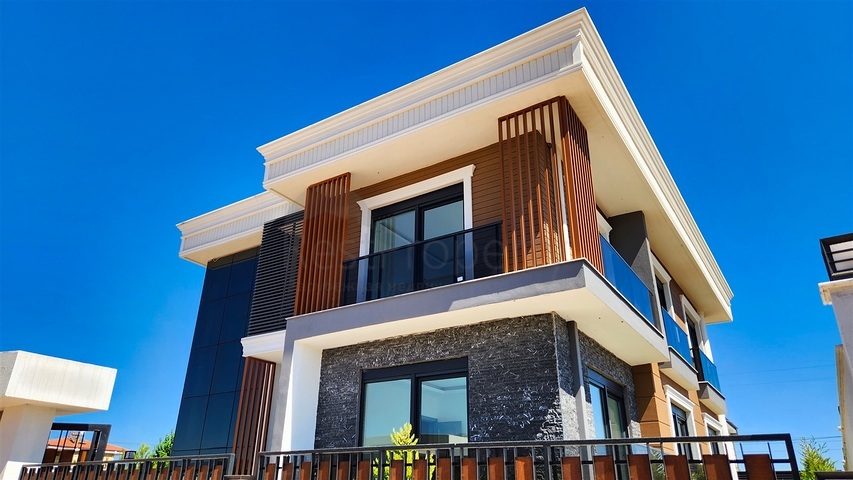 4+1-Villa in der Region Doshemealty - Antalya 