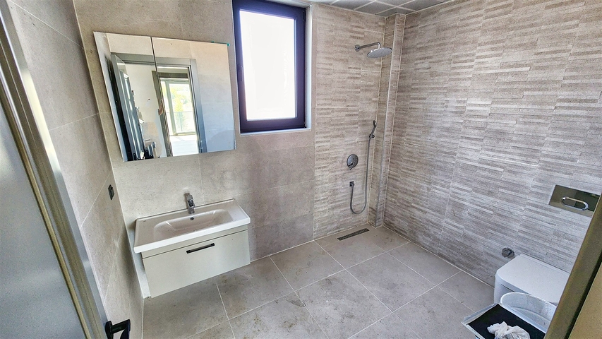 4+1-Villa in der Region Doshemealty - Antalya 