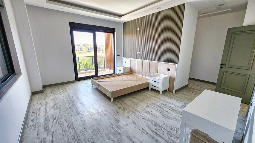 4+1-Villa in der Region Doshemealty - Antalya 