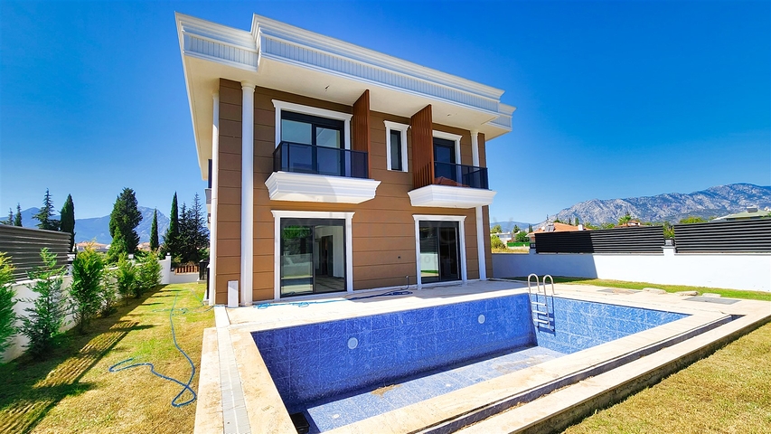 4+1-Villa in der Region Doshemealty - Antalya 