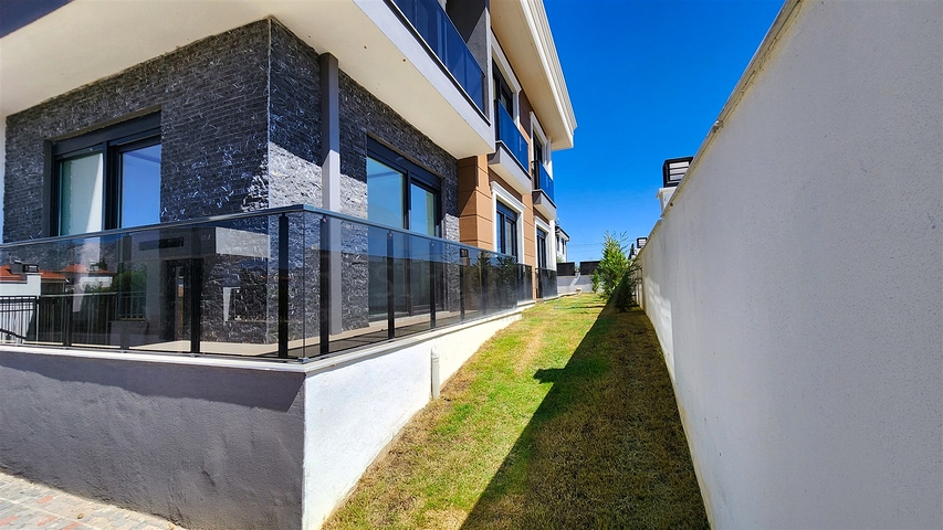 4+1-Villa in der Region Doshemealty - Antalya 