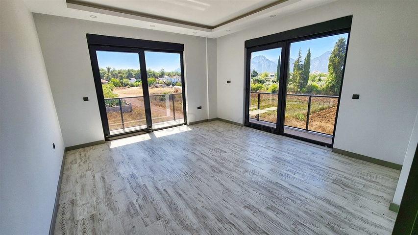 4+1-Villa in der Region Doshemealty - Antalya 