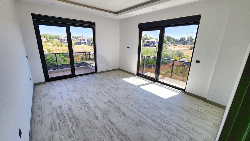 4+1-Villa in der Region Doshemealty - Antalya 