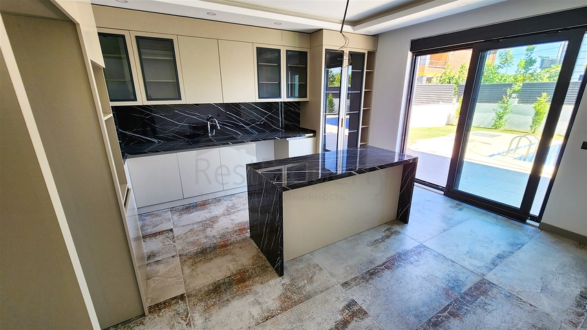 4+1-Villa in der Region Doshemealty - Antalya 