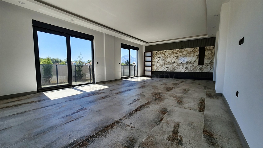 4+1-Villa in der Region Doshemealty - Antalya 