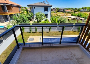 4+1-Villa in der Region Doshemealty - Antalya 