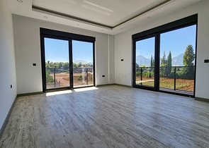 4+1-Villa in der Region Doshemealty - Antalya 