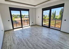 4+1-Villa in der Region Doshemealty - Antalya 