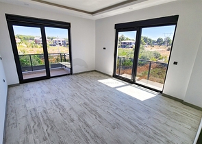 4+1-Villa in der Region Doshemealty - Antalya 