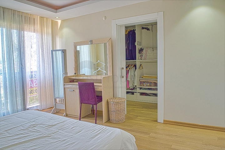4+1 Duplex-Wohnung in der Wohngegend Zumryut - Antalya 