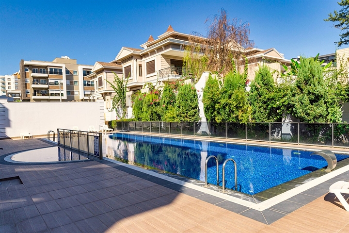 4+1 Duplex-Wohnung in der Wohngegend Zumryut - Antalya 