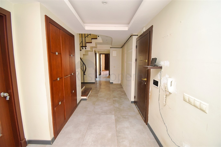 Wohnung mit 4+1 Grundriss in der Wohngegend Uluc - Antalya 