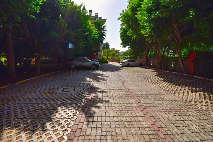 Wohnung mit 4+1 Grundriss in der Wohngegend Uluc - Antalya 