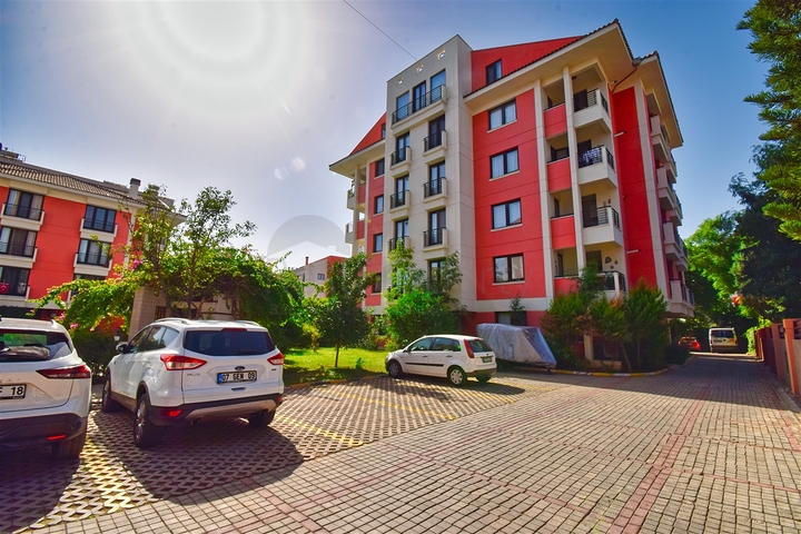 Wohnung mit 4+1 Grundriss in der Wohngegend Uluc - Antalya 