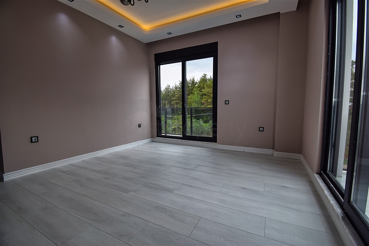 Villa mit 5+1 Grundrissen in der Region Doshemealty - Antalya 