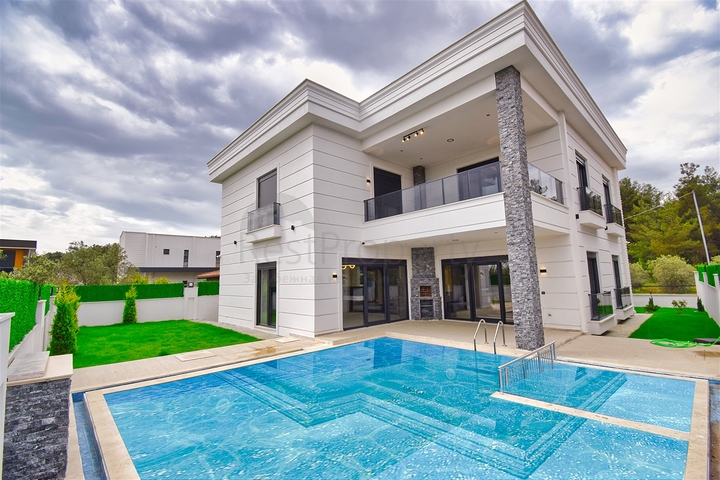 Villa mit 5+1 Grundrissen in der Region Doshemealty - Antalya 