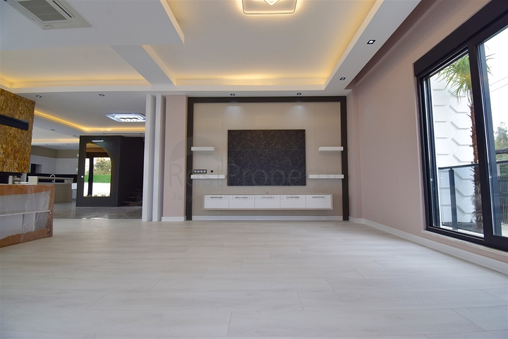 Villa mit 5+1 Grundrissen in der Region Doshemealty - Antalya 