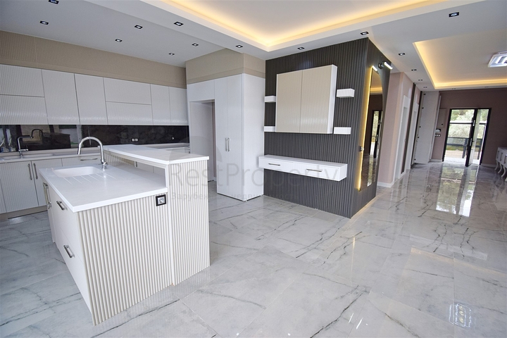 Villa mit 5+1 Grundrissen in der Region Doshemealty - Antalya 