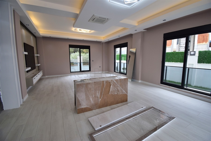 Villa mit 5+1 Grundrissen in der Region Doshemealty - Antalya 