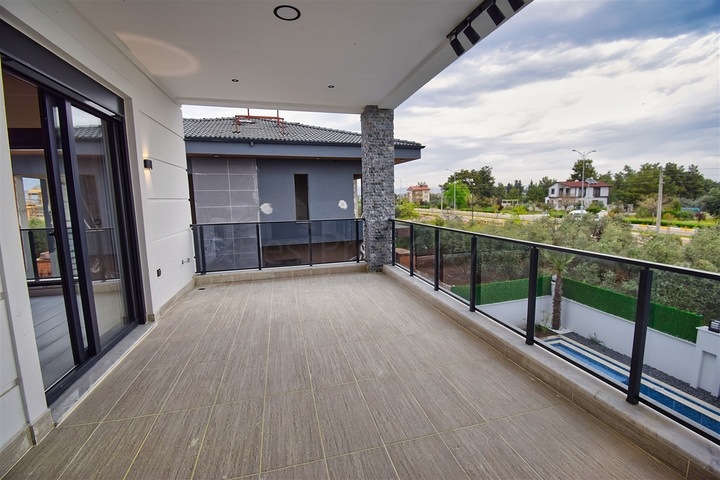 Villa mit 5+1 Grundrissen in der Region Doshemealty - Antalya 