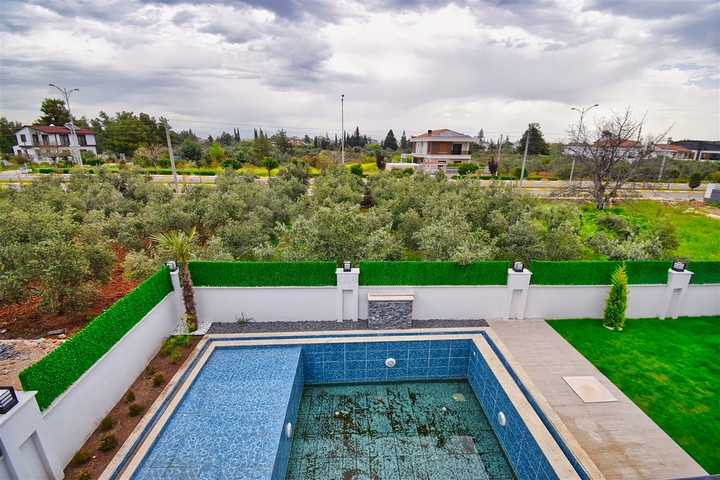 Villa mit 5+1 Grundrissen in der Region Doshemealty - Antalya 