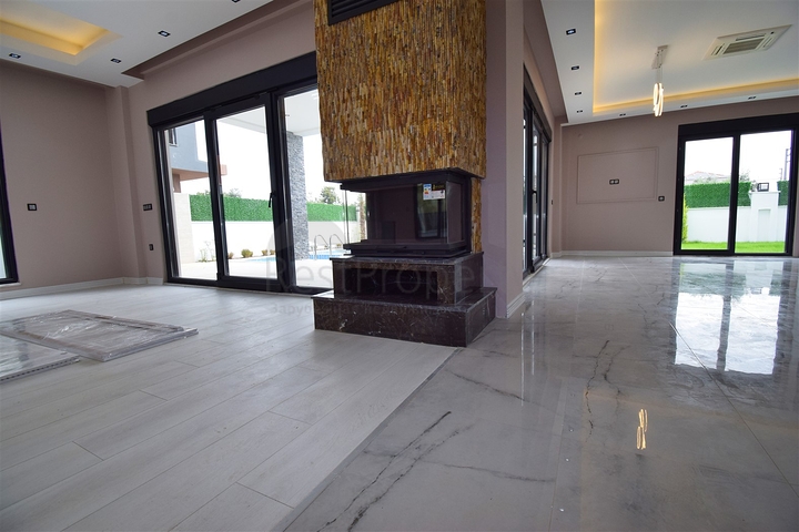 Villa mit 5+1 Grundrissen in der Region Doshemealty - Antalya 