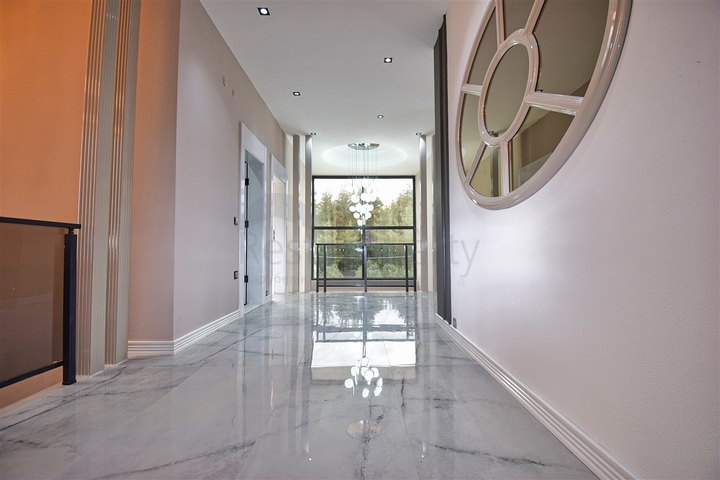 Villa mit 5+1 Grundrissen in der Region Doshemealty - Antalya 