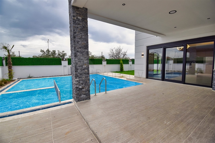 Villa mit 5+1 Grundrissen in der Region Doshemealty - Antalya 