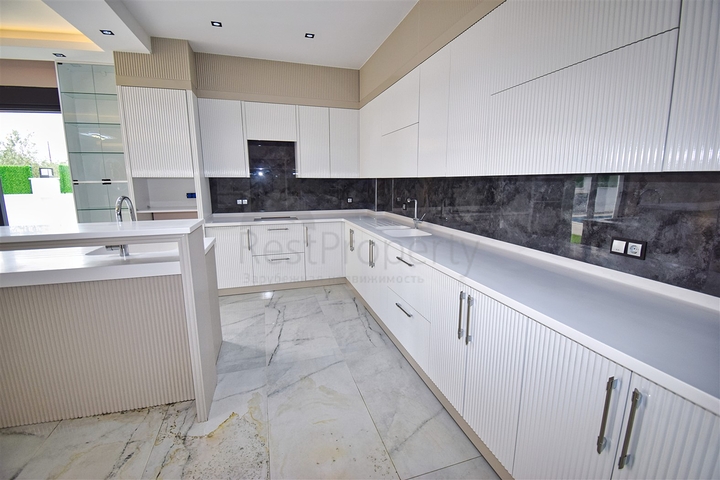 Villa mit 5+1 Grundrissen in der Region Doshemealty - Antalya 