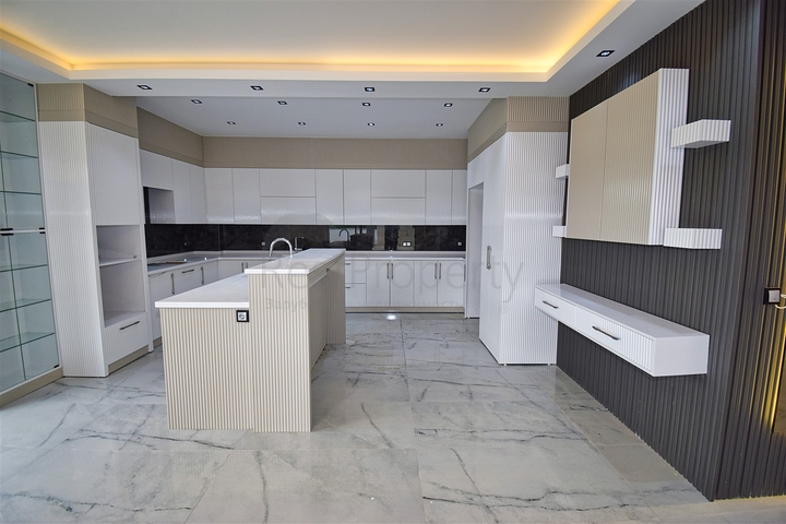 Villa mit 5+1 Grundrissen in der Region Doshemealty - Antalya 