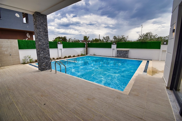 Villa mit 5+1 Grundrissen in der Region Doshemealty - Antalya 