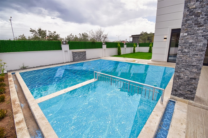 Villa mit 5+1 Grundrissen in der Region Doshemealty - Antalya 