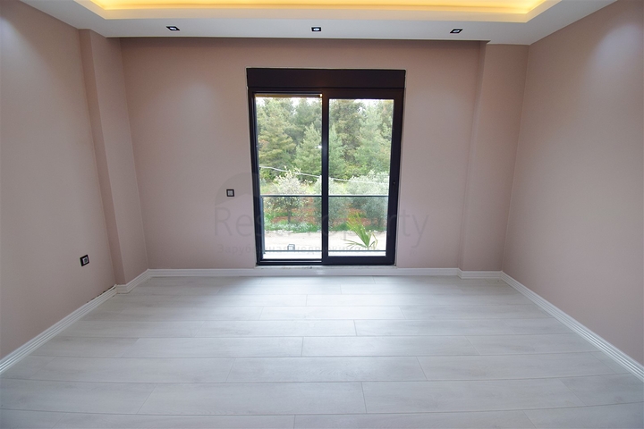 Villa mit 5+1 Grundrissen in der Region Doshemealty - Antalya 