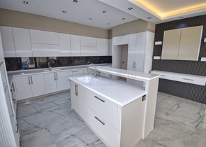 Villa mit 5+1 Grundrissen in der Region Doshemealty - Antalya 