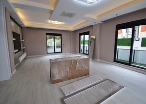 Villa mit 5+1 Grundrissen in der Region Doshemealty - Antalya 