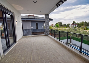 Villa mit 5+1 Grundrissen in der Region Doshemealty - Antalya 