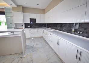 Villa mit 5+1 Grundrissen in der Region Doshemealty - Antalya 