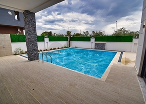 Villa mit 5+1 Grundrissen in der Region Doshemealty - Antalya 