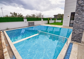 Villa mit 5+1 Grundrissen in der Region Doshemealty - Antalya 