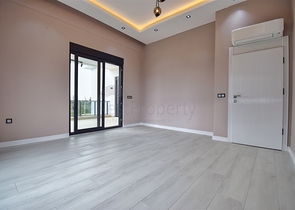 Villa mit 5+1 Grundrissen in der Region Doshemealty - Antalya 