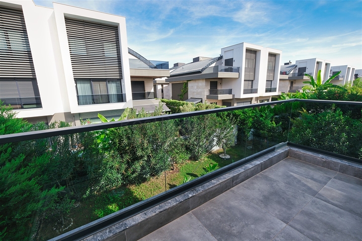 Villa mit 5+1 Grundriss im Stadtteil Mollayusuf - Antalya 