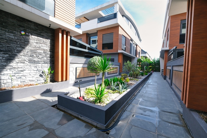 Villa mit 5+1 Grundriss im Stadtteil Mollayusuf - Antalya 