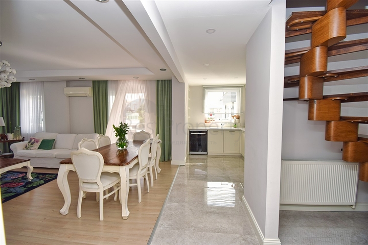 5+1 Duplex-Wohnung in der Nachbarschaft von Mollayusuf - Antalya 