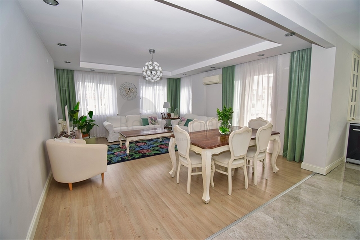 5+1 Duplex-Wohnung in der Nachbarschaft von Mollayusuf - Antalya 